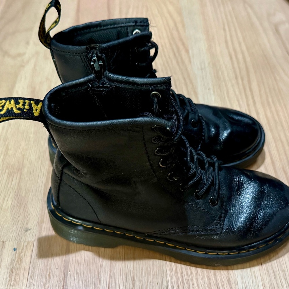 Dr. Martens Kids 1460 J Black Leather Boot 1 Youth Lace Up Ankle Combat Boots